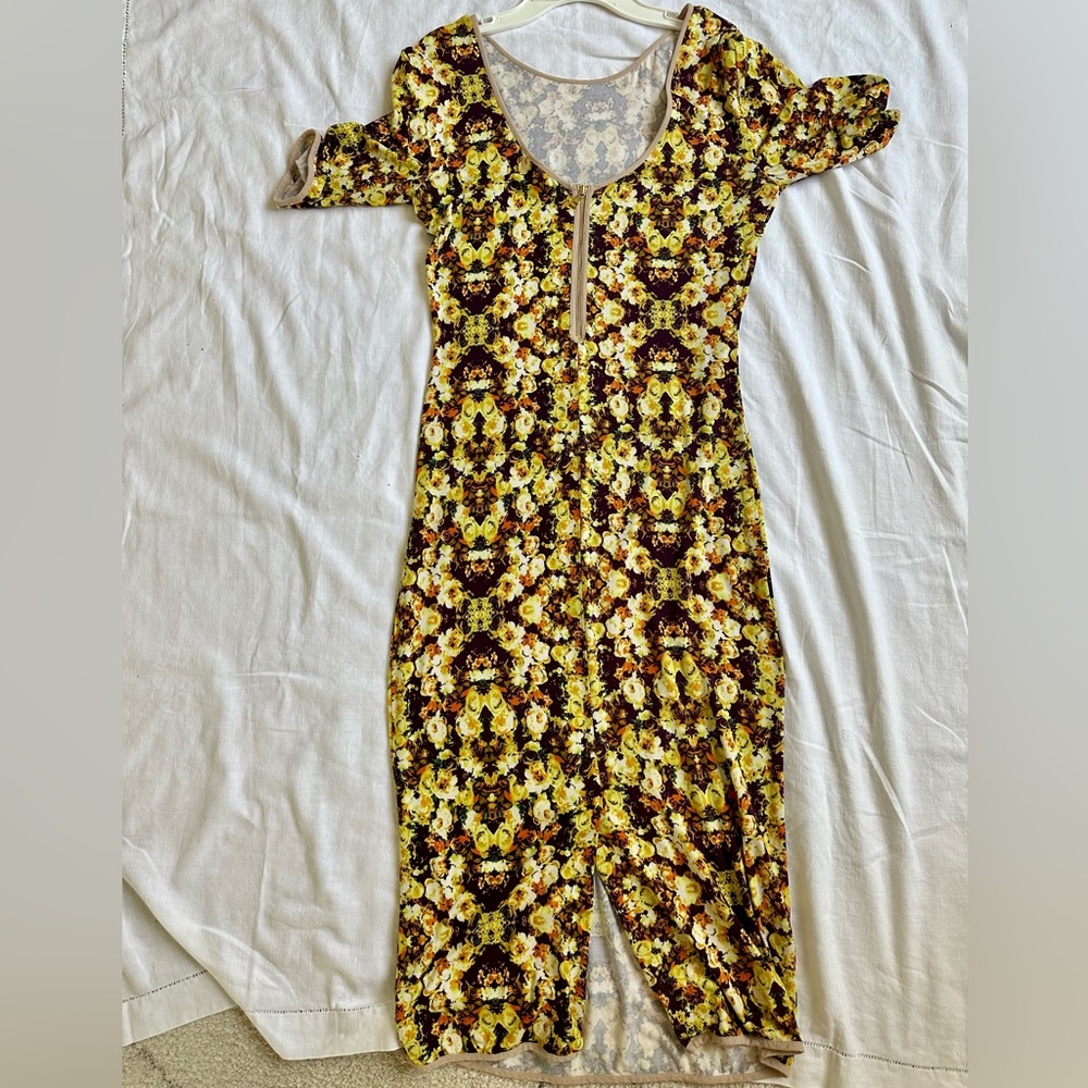 Anthropology dress stretch with reach color is stunning ❤️❤️